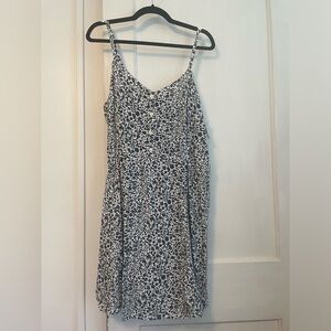 NWT GAP Button Front Adjustable Strap Size L Navy Small Print‎